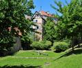 Vor der Stadtmauer ein friedliches Bild: 