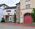 Feuerwehr-Komplex mit lterem Trmchen.