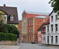 warm leuchtet das Gebude einer Schule in der Papenstrae