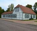 Fachwerkgebude mit Krppelwalmdach