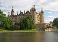 Das Schweriner Schloss vom Burgsee aus gesehen.