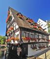 Schiefes Fachwerkhaus